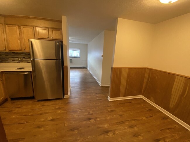 Photo - 240 Belmont St Unidad 33