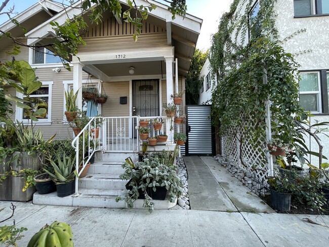 Entry Door Porch w/ 4 steps - 1712 E 8th St House