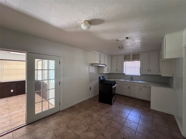 290 Clemmons Ave
