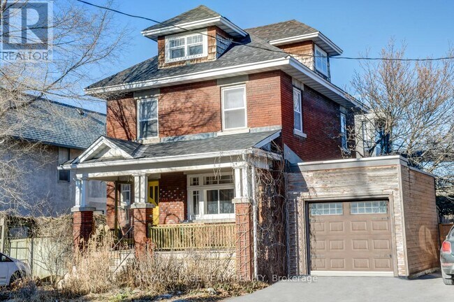 Photo - 995 Gladstone Ave