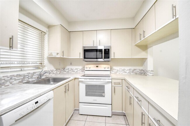 Photo - 14900 SW 82nd Terrace Unit 14-104