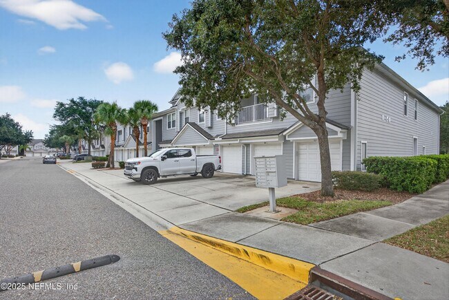 7067 Deer Lodge Cir