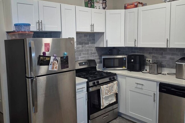 Photo - 854 W George St Unit 3