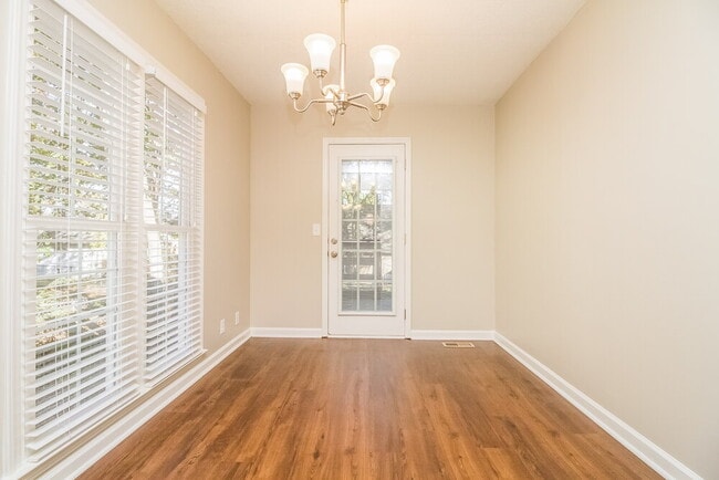 Photo - 606 Knollwood Dr