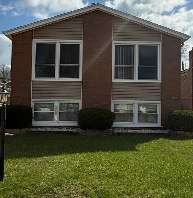 Building Photo - 8037 S Wentworth Ave