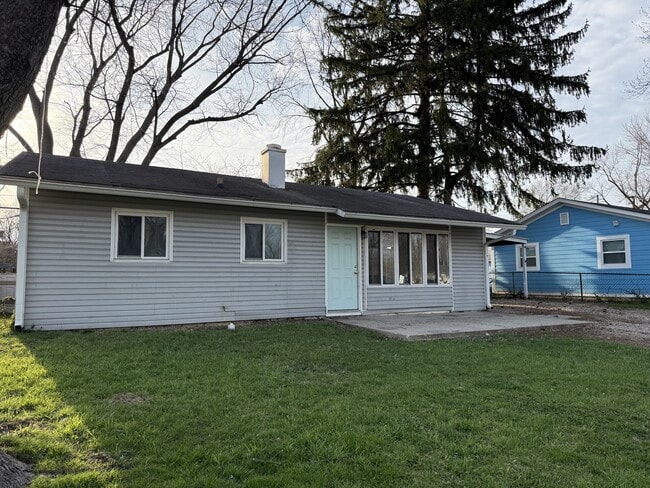 Building Photo - 3138 Midvale Dr