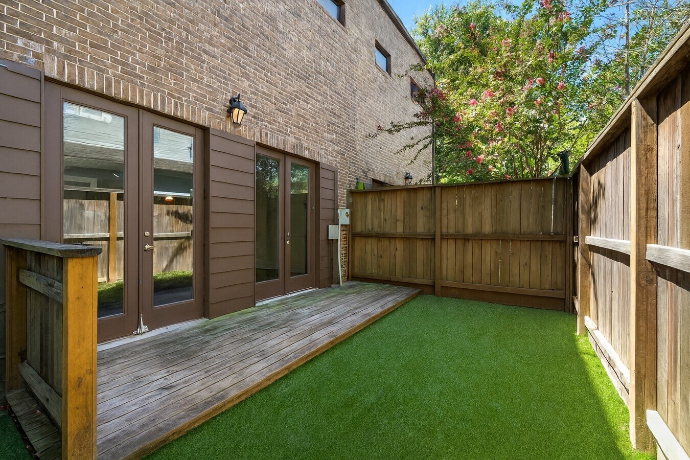 Photo - 819 Algregg St