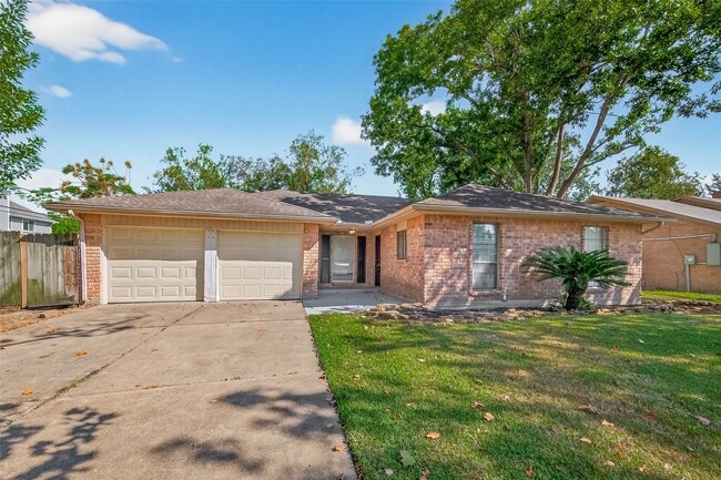 Photo - 811 Lochmoor Ln