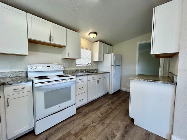 Photo - 612 Grove Dr