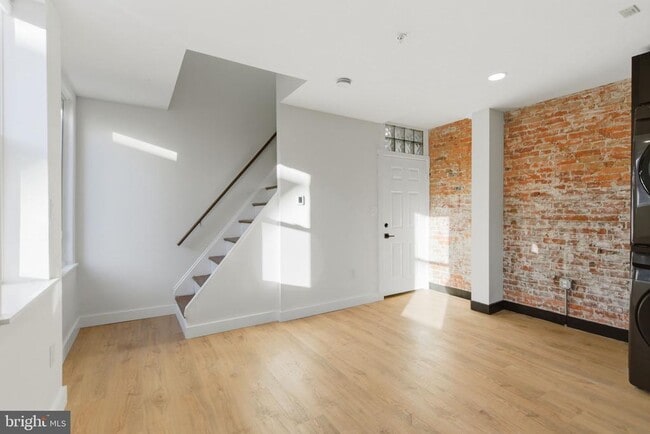 Photo - 2738 Poplar St