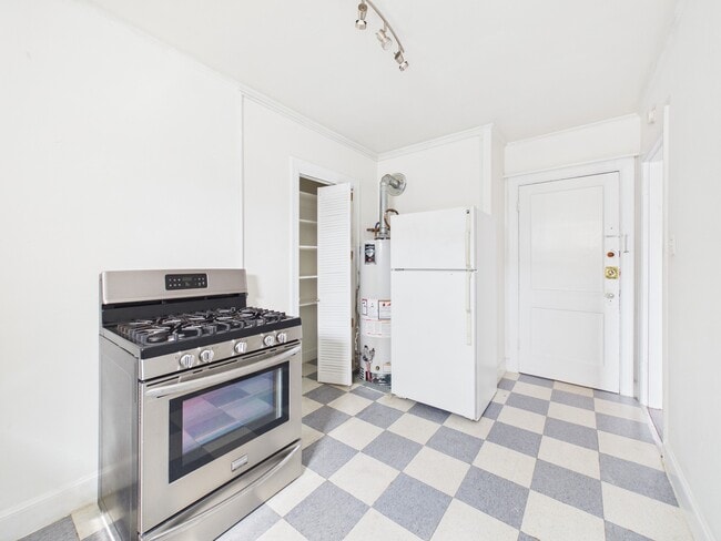 Building Photo - 1920 Richmond Ave. Unit 4