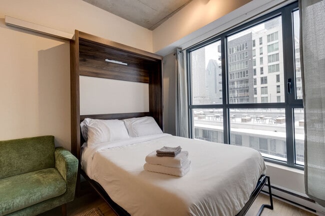 Photo - 742 Rue William Unit FL7-ID1254787P