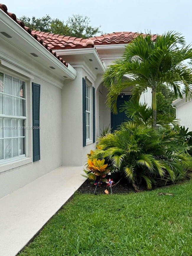 Building Photo - 2008 Valencia Dr