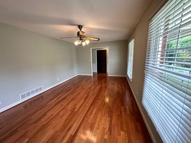 Photo - MOVE-IN READY! NO HUD NO SECTION 8