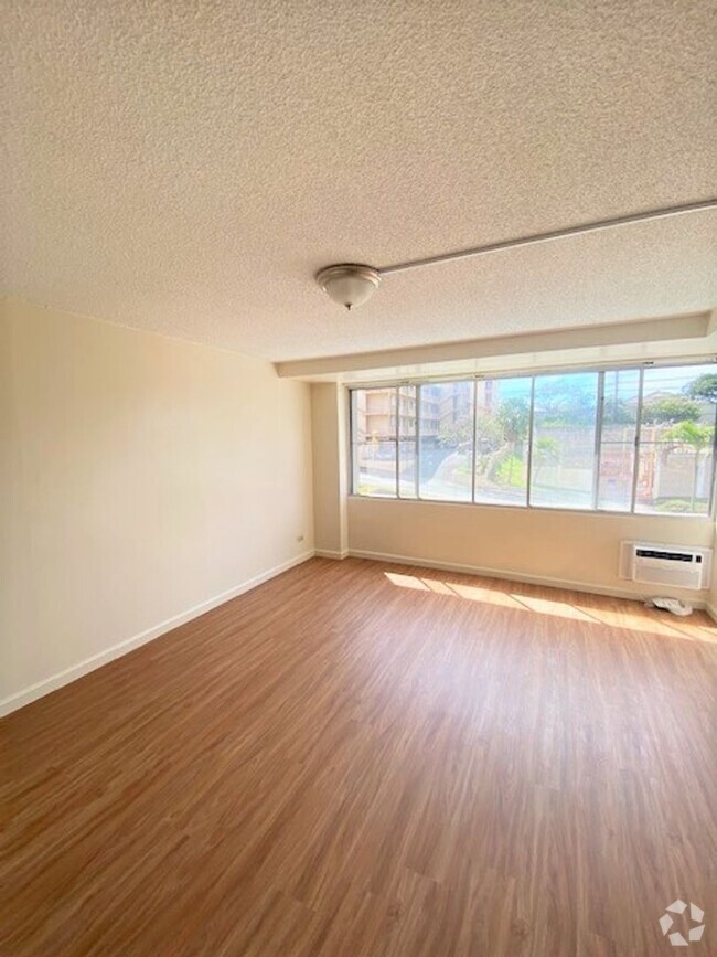 Building Photo - Renovated studio Unit 609 Rental