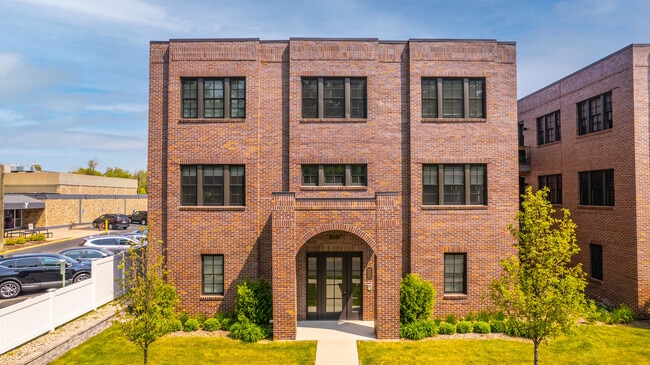 Photo - 932 W 11 Mile Rd Townhome