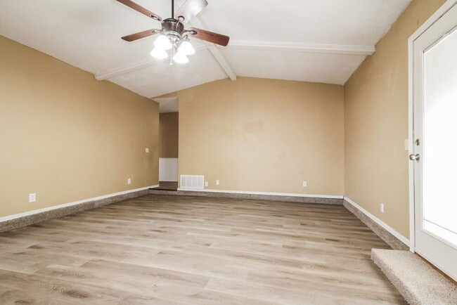 Photo - 501 S Bouziden Dr