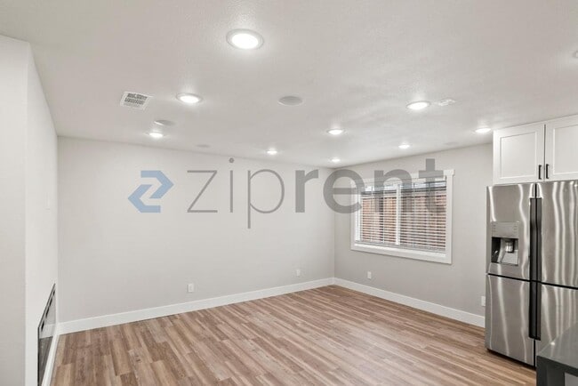 Photo - 42740 Jefferson St