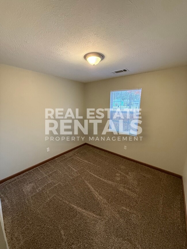 Photo - 1835 Elwyn Ave