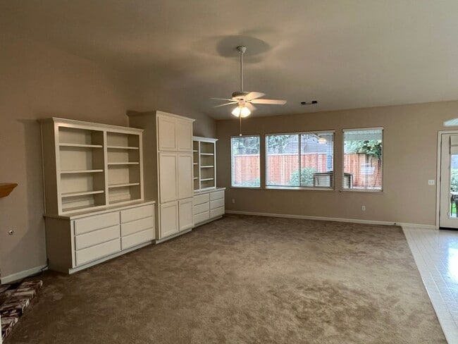 Photo - 4 bedrooms with 3 car garage in Rose Lane ...