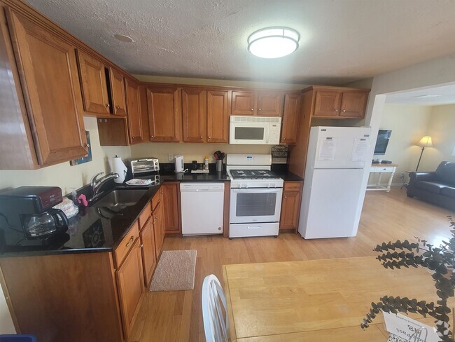 Building Photo - 89 Ashworth Ave Unit 8 Rental