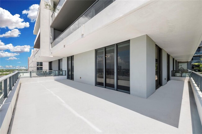 Photo - 2960 NE 207th St Unit 817