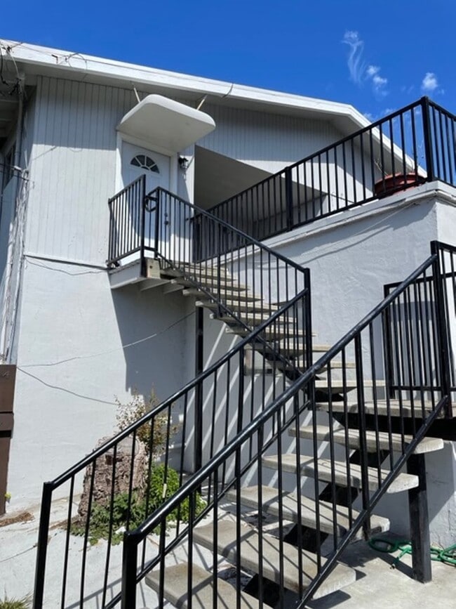 Building Photo - Lewis Ln-409 Unit 409