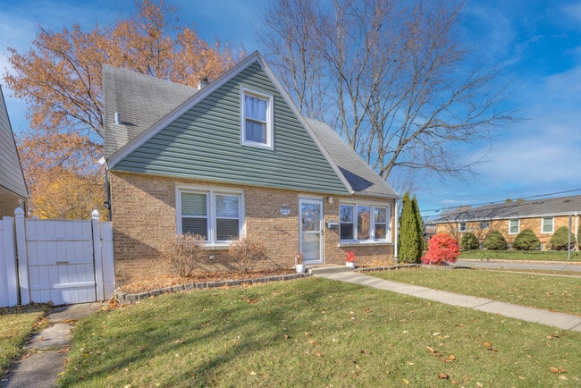 Photo - 2852 Scott St