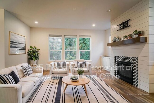 Photo - 995 SE Olive Way