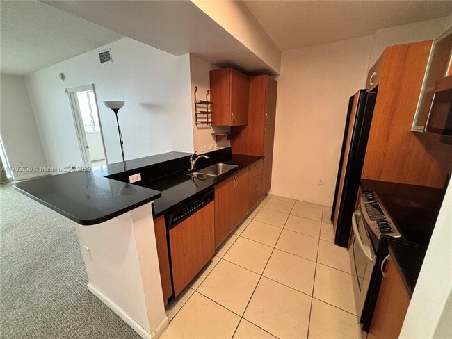 Photo - 2775 NE 187th St Unidad 403