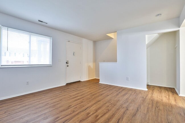 Photo - 1556 Meredith Dr