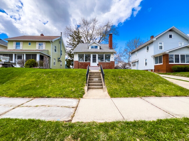 Building Photo - 464 Shasta Dr