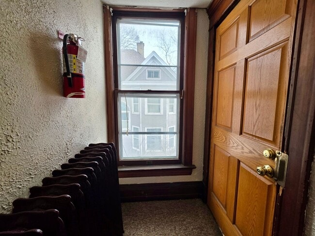 Photo - 2109 Washington Ave Unit 3 - UPPER #3