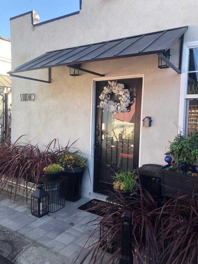 Building Photo - 1746 W 71st St Unit 1746.1