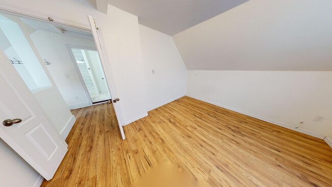 Photo - 409 Robinson St