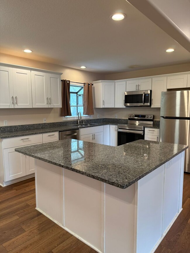 Photo - 3 Bedrooms, 1.5 Baths, Ranch in North Roan...