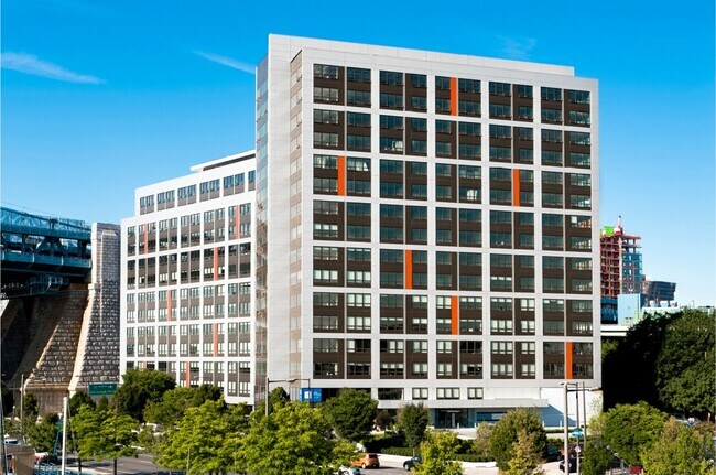250 N Christopher Columbus Blvd