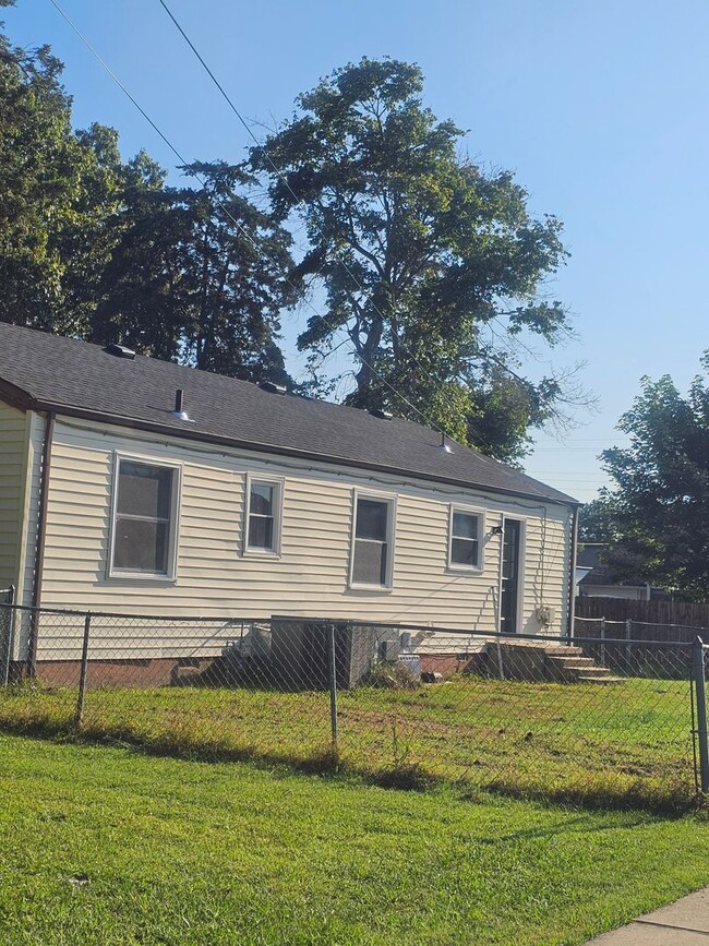 Photo - 845 Berkshire Terrace