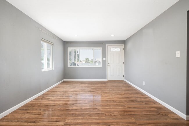 Photo - *REDUCED DEPOSIT* Spacious 3-Bedroom Upgra...