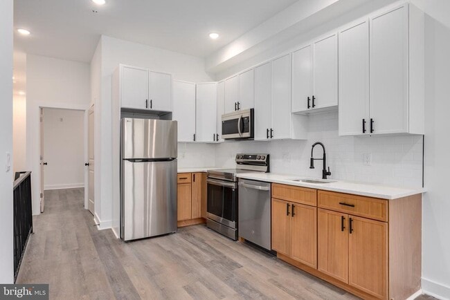 Photo - 927 N 42nd St