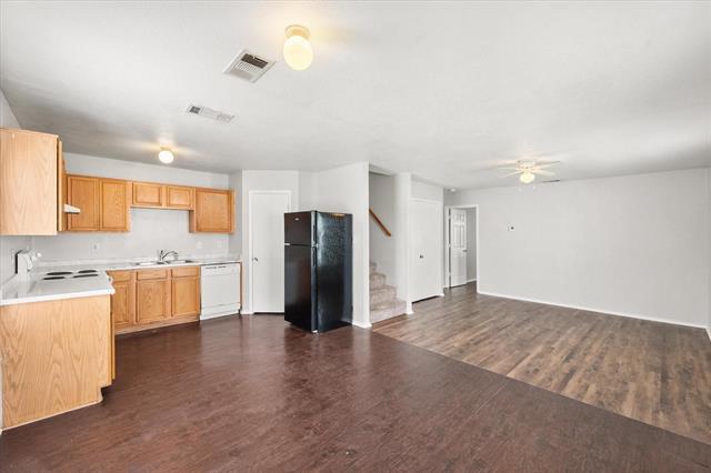 Photo - 404 Kings Way Dr