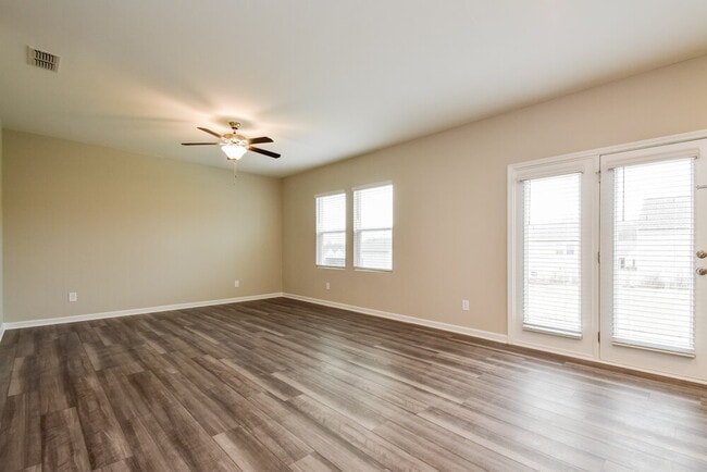Photo - 526 Knightsbridge Ln