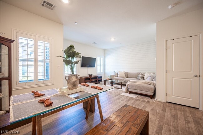 Photo - 530 Gloster Ave