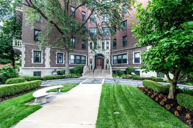 Building Photo - 800 W Ferry St Unit 3BB