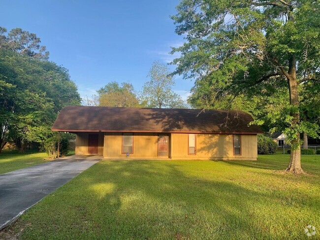 Building Photo - 3 Bedroom/2 Bath Home located in North Low...