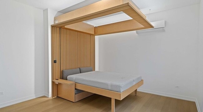 Photo - 5440 N Sheridan Rd