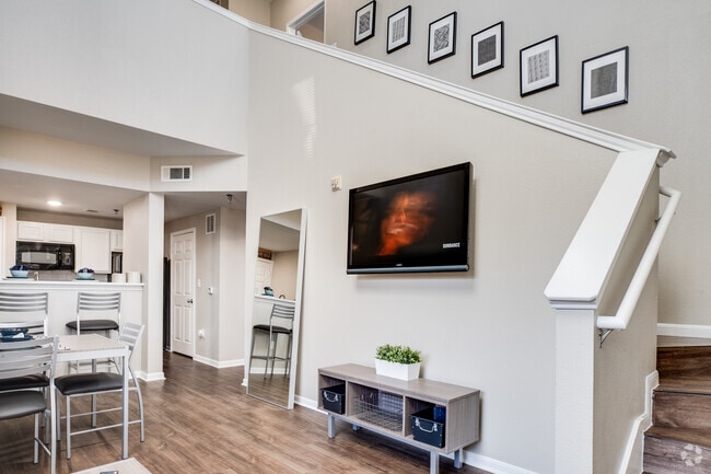 4BR, 4BA Flat - 1,282SF