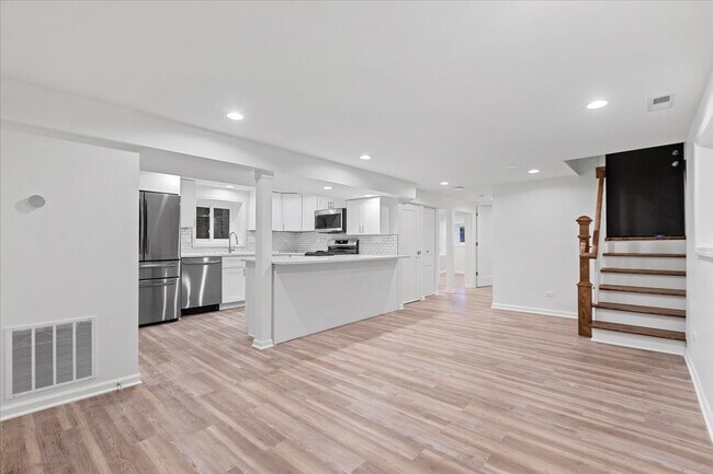 Photo - 2221 W Winnemac Ave