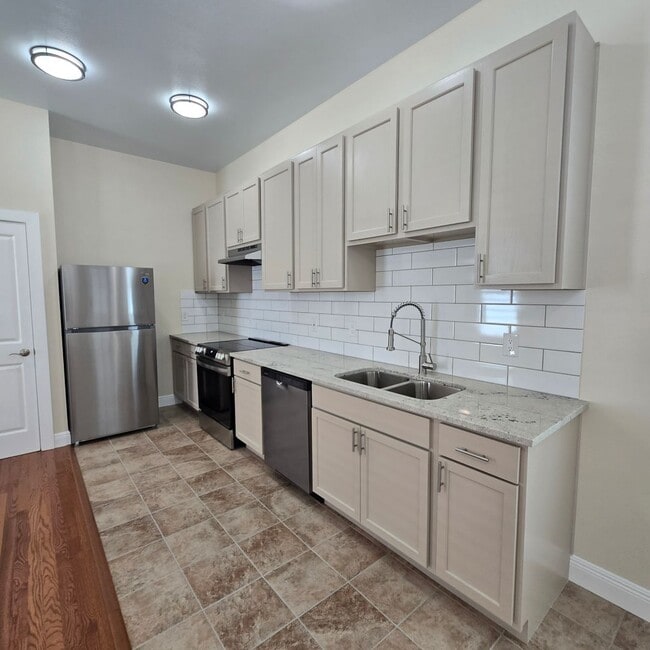 Building Photo - 1818B Elvin Dr