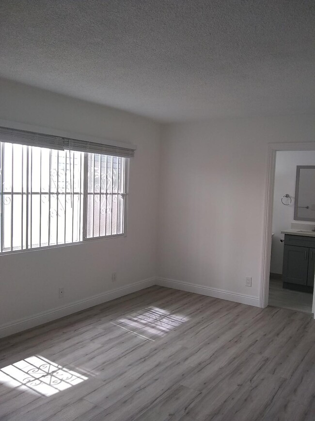 Living Space - 11923 Iowa Ave Unit C